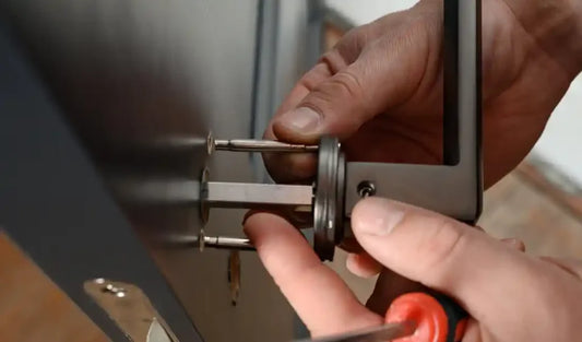 What to Do in a Lockout Emergency and When to Call an Emergency Locksmith